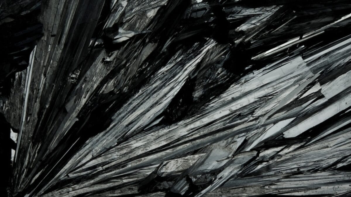 13 Crystals with Potentially Dangerous Properties - stibnite ss2167521637