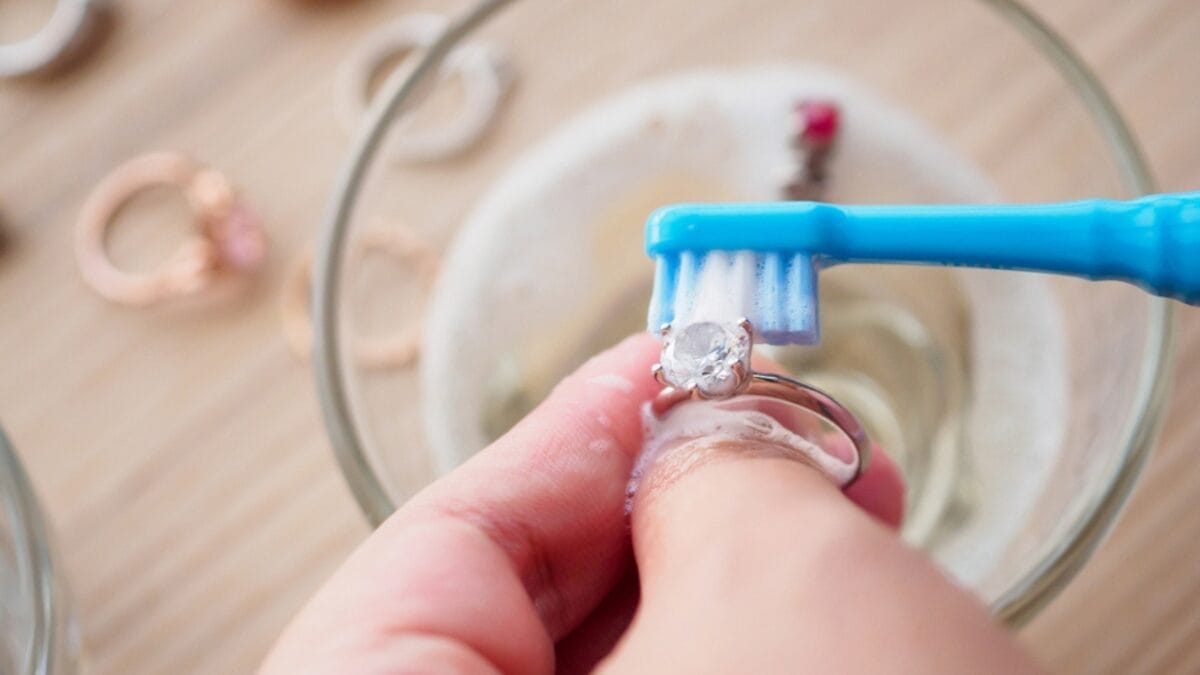 10 Items Not to Throw Away & Unexpected Ways to Repurpose - toothbrush ss1356090731