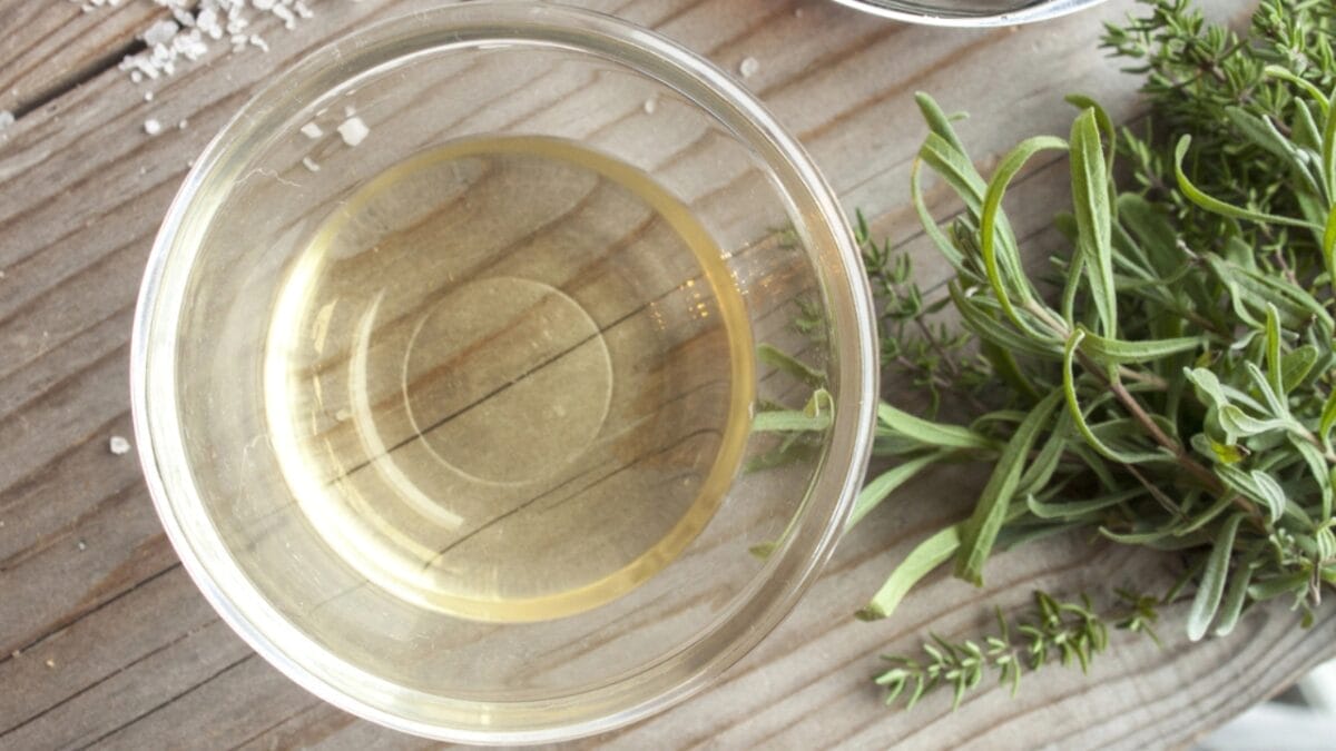 With Up to 128 Spider Species in Your Home, Use These 12 Natural Ingredients to Keep Them Out - vinegar dp64744787