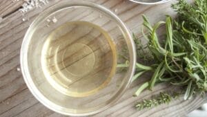 11 Unexpected Ways Vinegar Can Be Beneficial To Your Garden 1 11 Unexpected Ways Vinegar Can Be Beneficial To Your Garden - vinegar dp64744787
