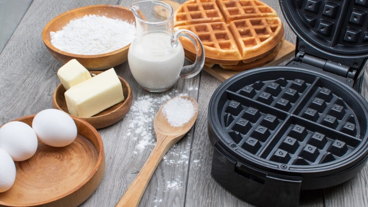 Ditch Store-Bought Boxes with a Healthy DIY Pancake & Waffle Mix 4 Ditch Store-Bought Boxes with a Healthy DIY Pancake & Waffle Mix - waffle ss2016775376