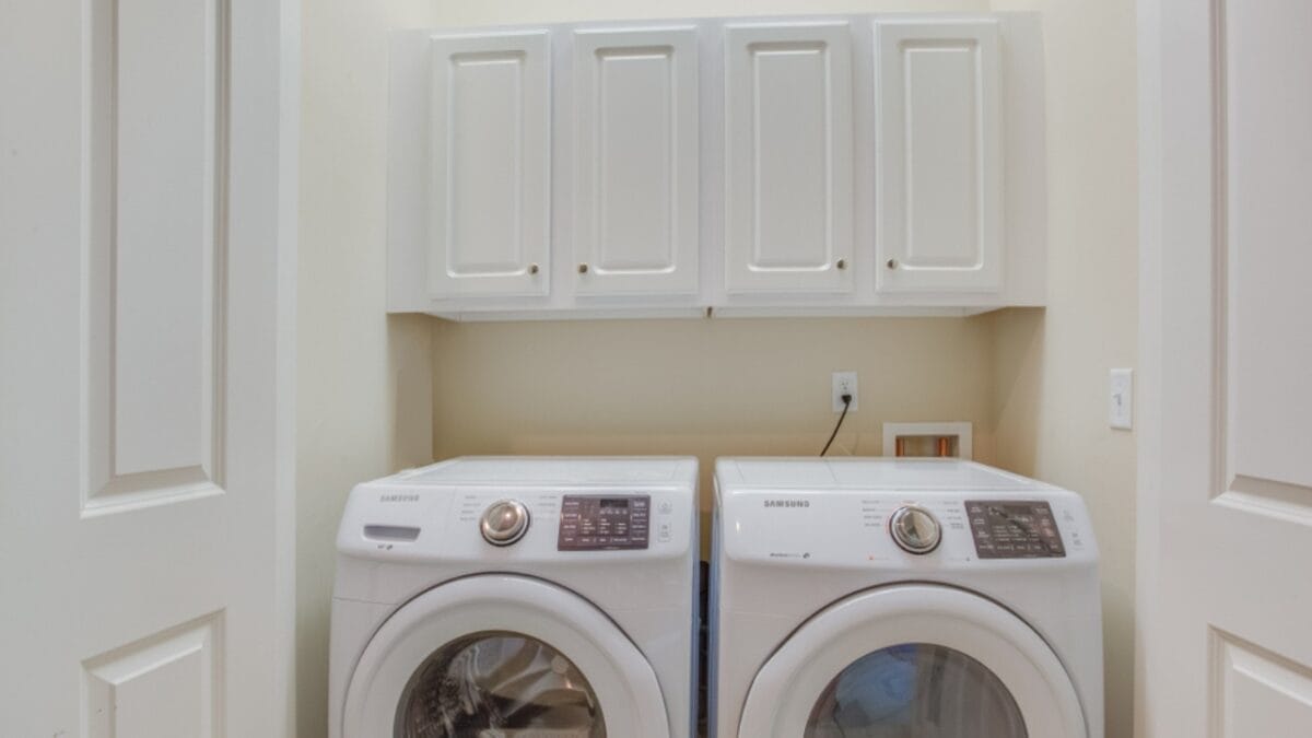 15 Clever Ways to Maximize Space in Your Tiny Laundry Room 3 15 Clever Ways to Maximize Space in Your Tiny Laundry Room - wall mounted cabinet ss1529233220