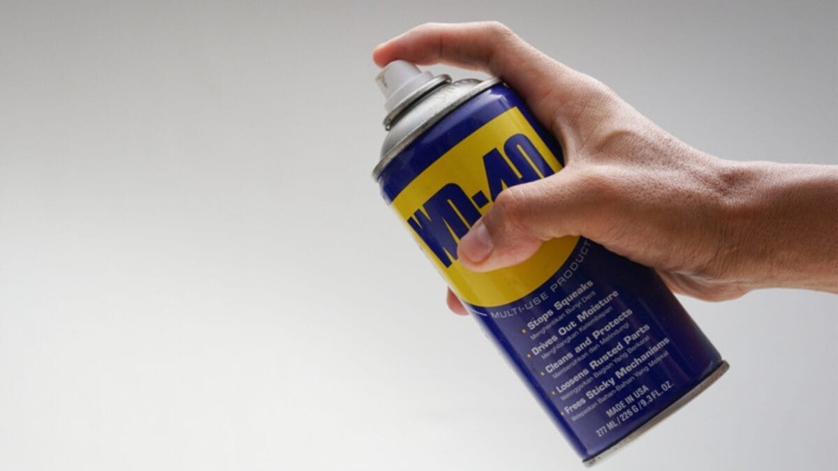 7 Genius Ways to Use WD-40 in Your Laundry Room 4 7 Genius Ways to Use WD-40 in Your Laundry Room - wd 40 spray ss1688779699