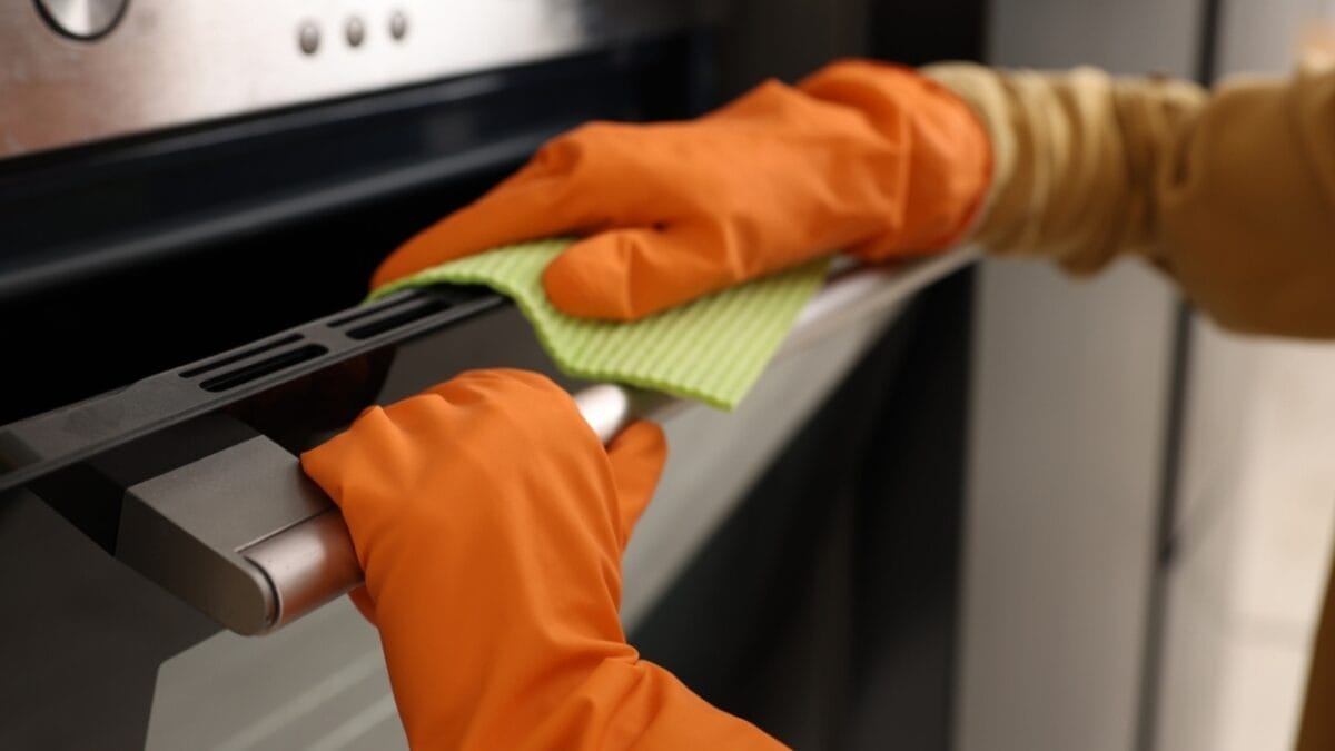 3 Simple Steps to Clean That Grimy Glass Oven Door 5 3 Simple Steps to Clean That Grimy Glass Oven Door - Between the Glasses ss2426902025