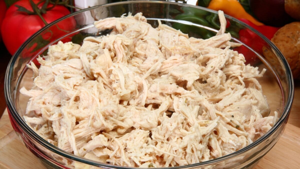 15 Foods That Can Help Your Sick Cat Start Eating Again 6 15 Foods That Can Help Your Sick Cat Start Eating Again - Boiled Chicken dp12951061