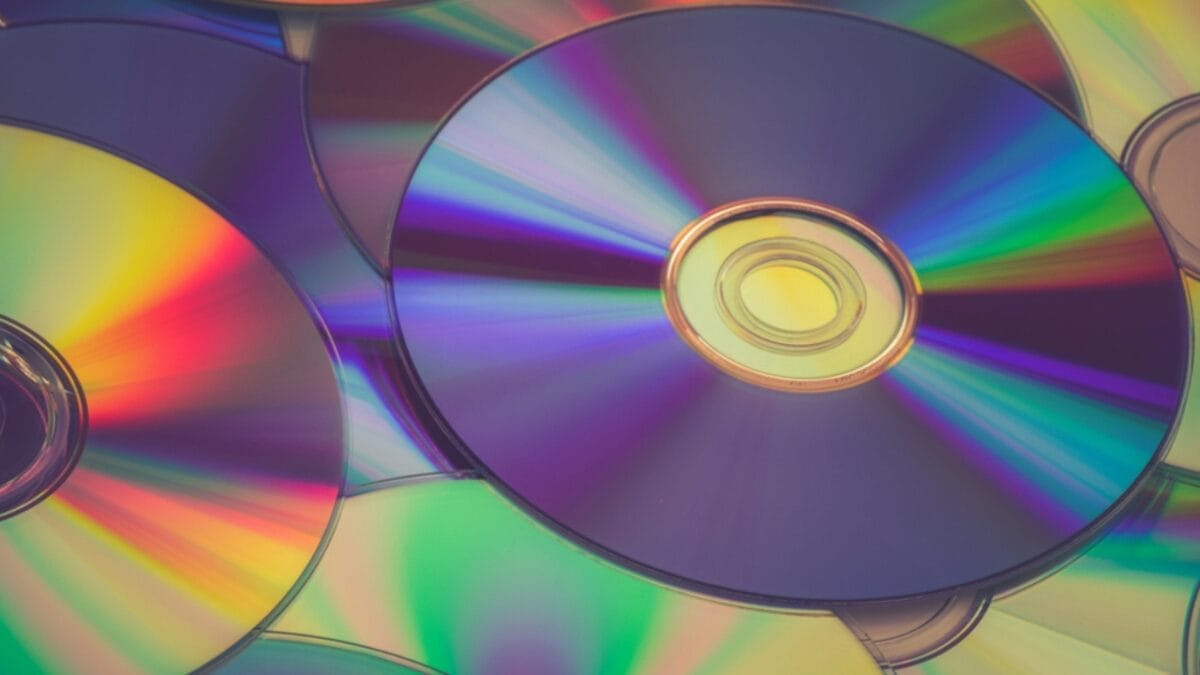 15 Household Items You Can Polish Up Using Toothpaste 15 15 Household Items You Can Polish Up Using Toothpaste - CDs DVDs ss793257841