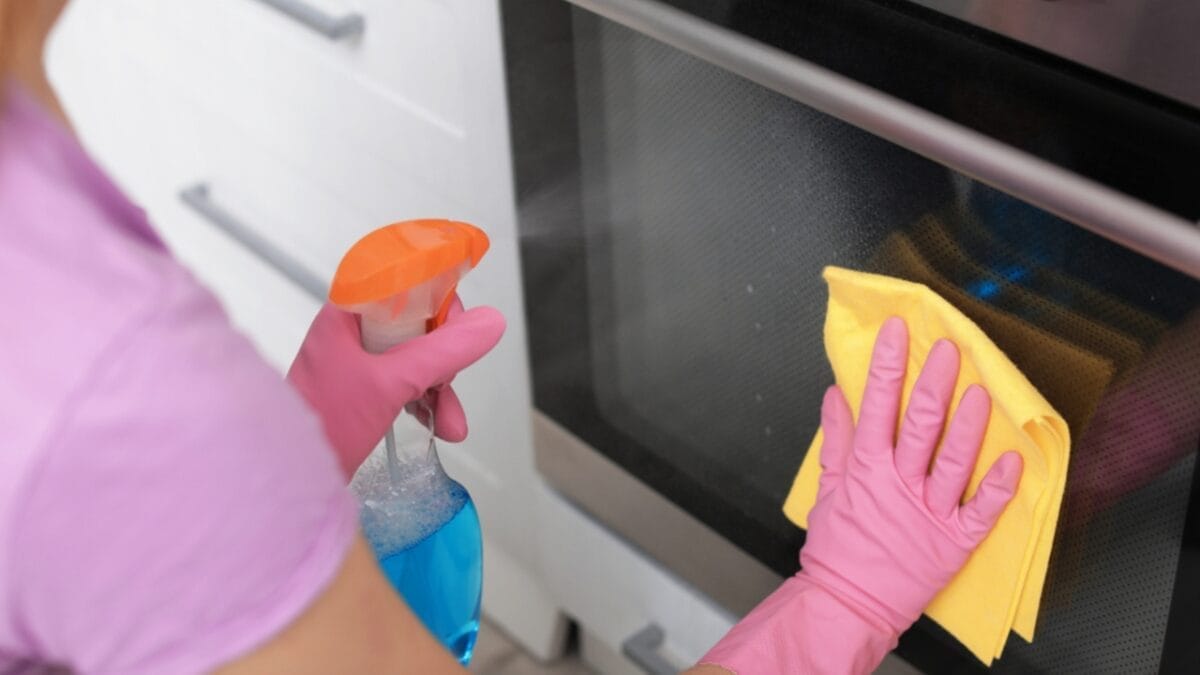 3 Simple Steps to Clean That Grimy Glass Oven Door - Clearing the Outside ss1349707823