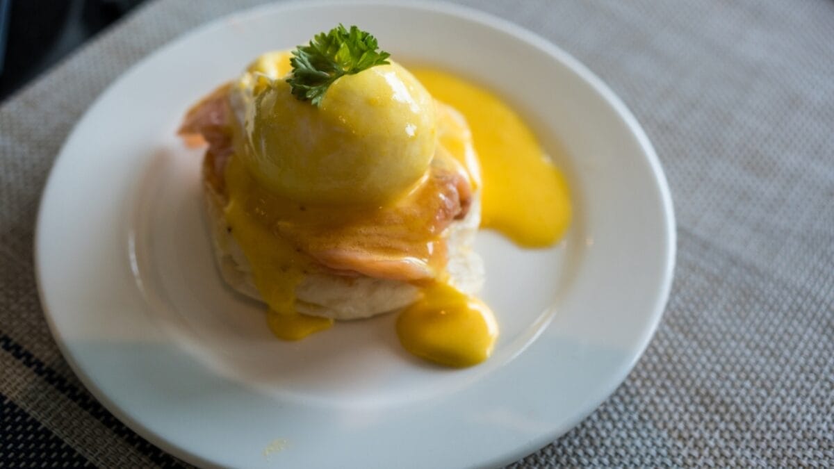 Where to Find the Best Cheap Breakfast in Every State 8 Where to Find the Best Cheap Breakfast in Every State - Colorado classic eggs benedict dp