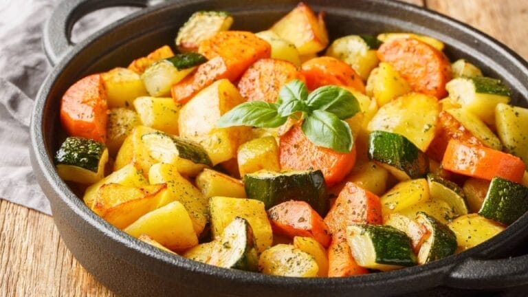 garlic herb roasted vegetables that arent a soggy burnt mess (finally) 10 garlic herb roasted vegetables that arent a soggy burnt mess (finally) - Garlic Herb Roasted Potatoes Carrots Zucchini s2480414237dnoh