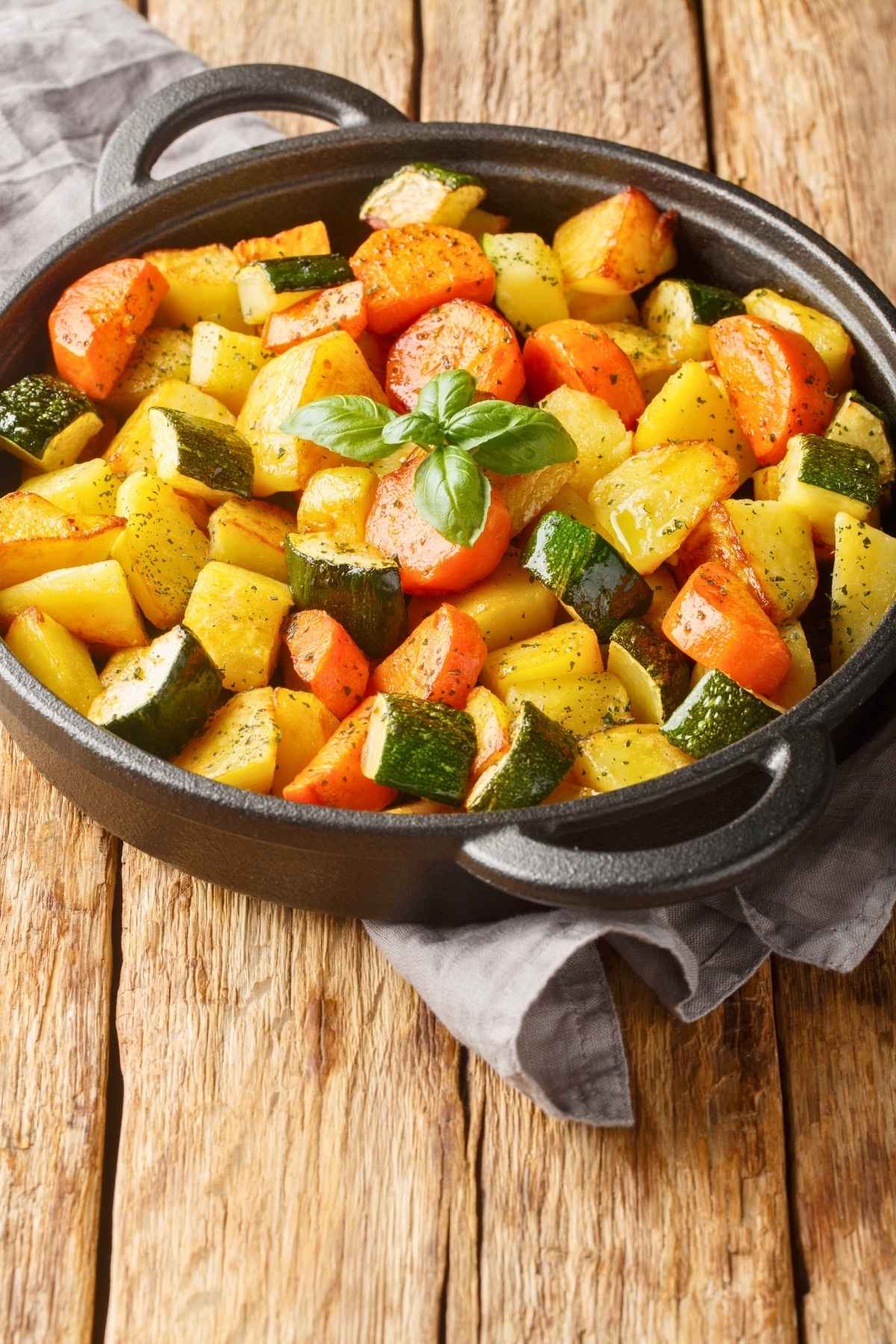 garlic herb roasted vegetables that arent a soggy burnt mess (finally) 4 garlic herb roasted vegetables that arent a soggy burnt mess (finally) - Garlic Herb Roasted Potatoes Carrots Zucchini ss2480414221dnoh