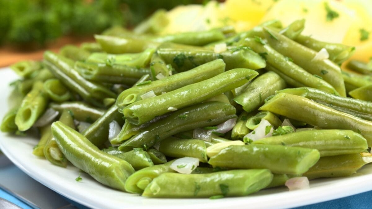 15 Foods That Can Help Your Sick Cat Start Eating Again 17 15 Foods That Can Help Your Sick Cat Start Eating Again - Green Beans dp5878767