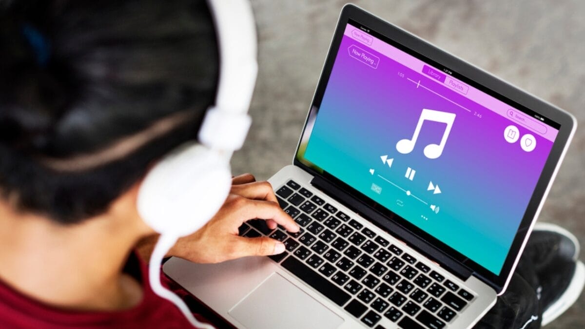 15 Underrated Hosting Essentials That Will Save Your Next Party 4 15 Underrated Hosting Essentials That Will Save Your Next Party - Guy With Computer dp128746958