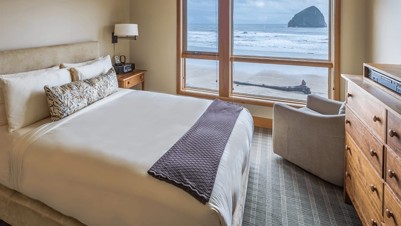 15 Hotels in the U.S. Redefining Pet-Friendly Stays 14 15 Hotels in the U.S. Redefining Pet-Friendly Stays - Headlands Coastal Lodge Spa