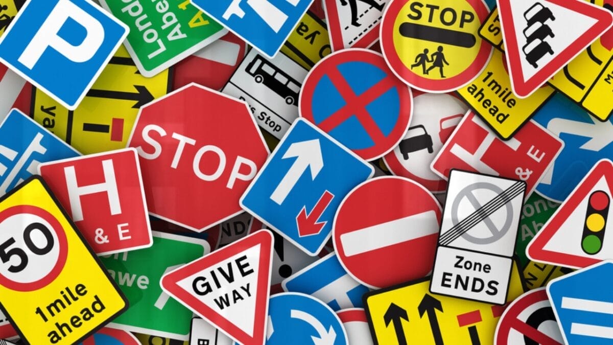 7 Common Garage Sale Mistakes to Avoid 8 7 Common Garage Sale Mistakes to Avoid - Inadequate Parking Signage dp6045750