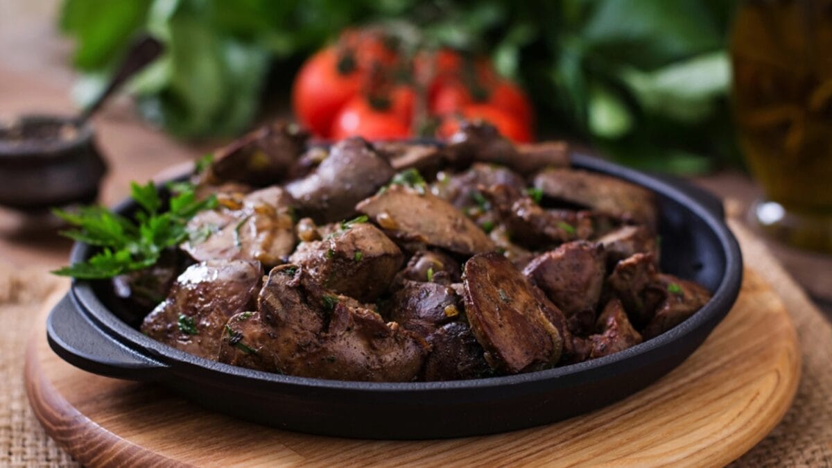 15 Foods That Can Help Your Sick Cat Start Eating Again 16 15 Foods That Can Help Your Sick Cat Start Eating Again - Liver dp111753028