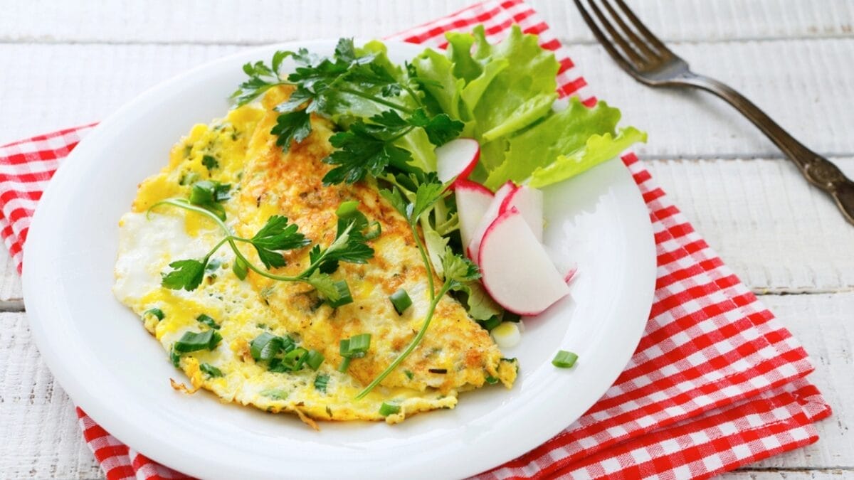 Where to Find the Best Cheap Breakfast in Every State 24 Where to Find the Best Cheap Breakfast in Every State - Michigan omelet dp46008067