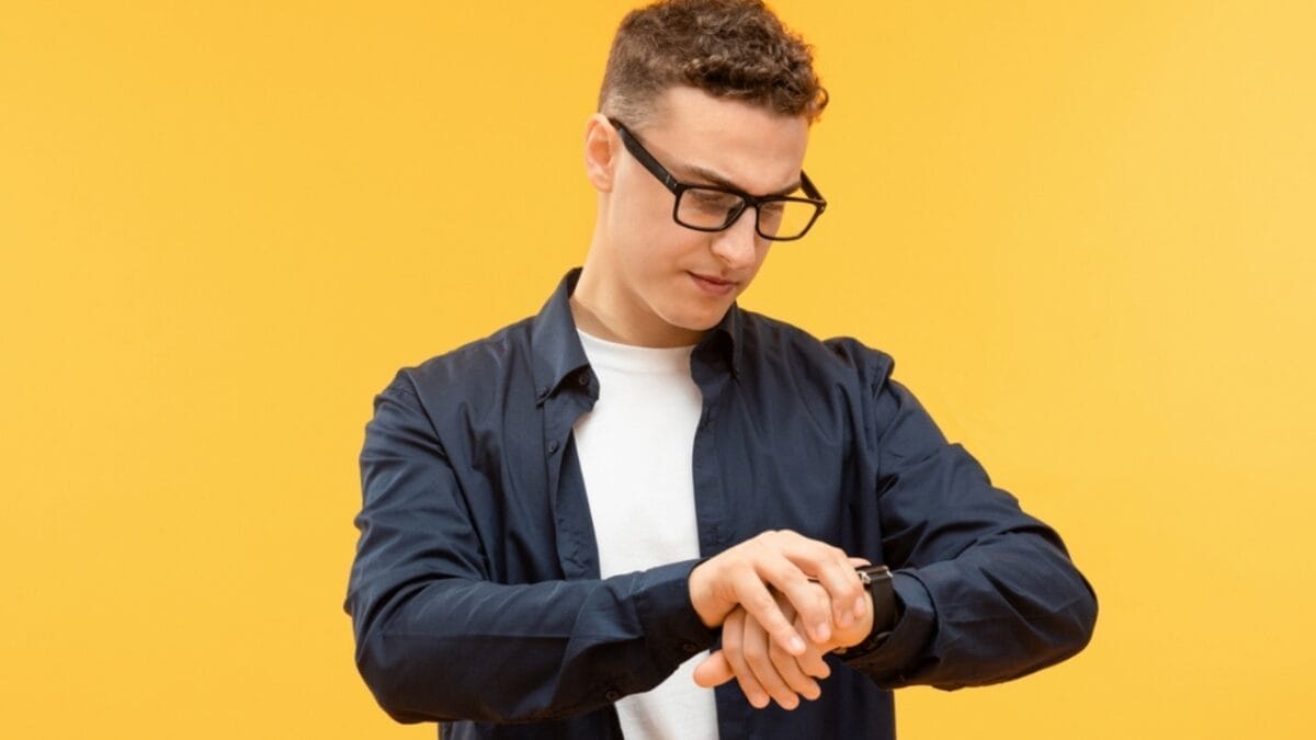 7 Common Garage Sale Mistakes to Avoid 6 7 Common Garage Sale Mistakes to Avoid - Not Preparing for Early Shoppers ss2388762643