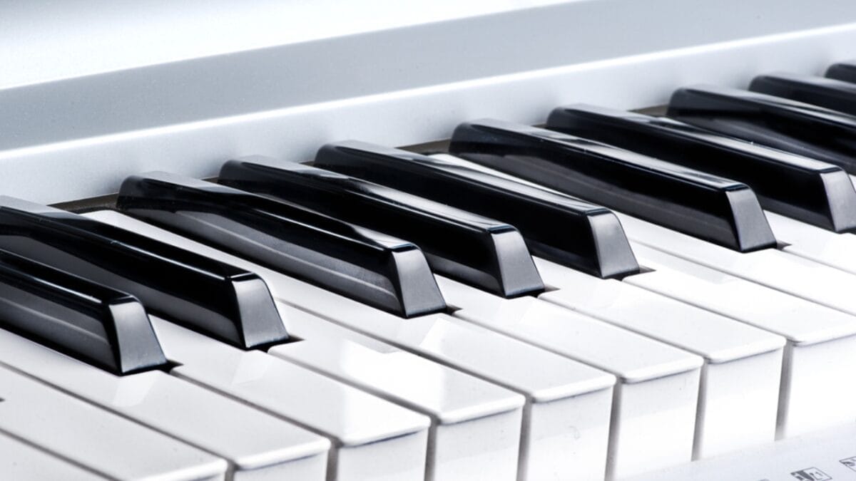 15 Household Items You Can Polish Up Using Toothpaste 4 15 Household Items You Can Polish Up Using Toothpaste - Piano Keys ss62720752