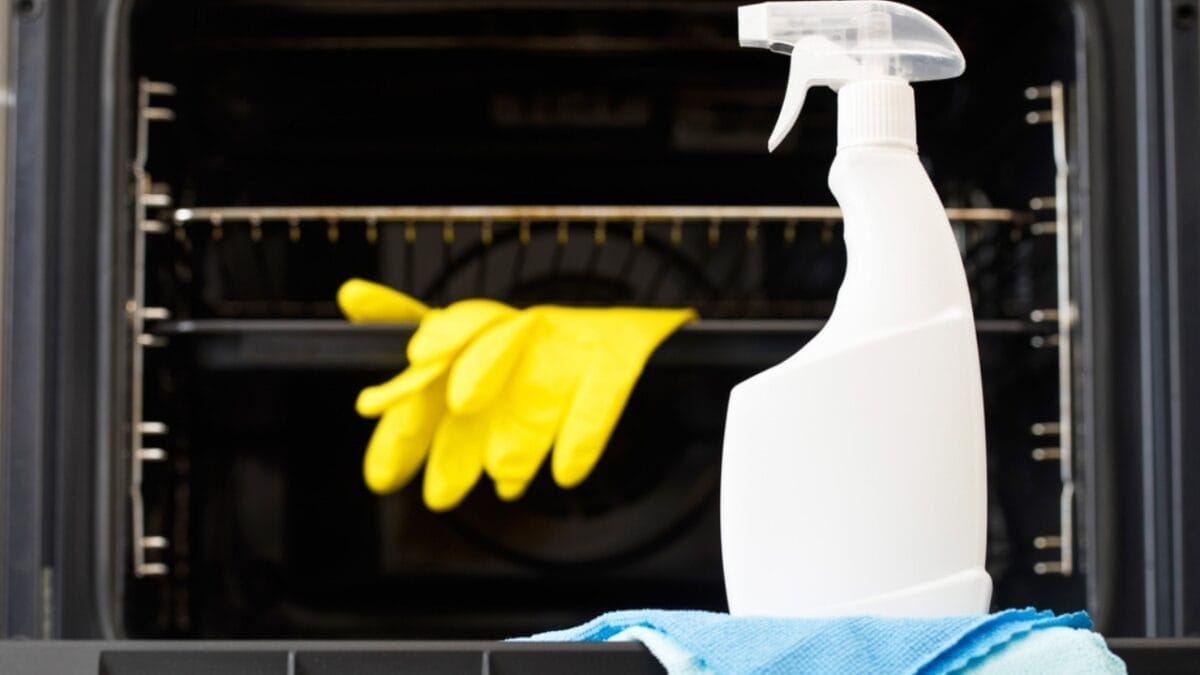 3 Simple Steps to Clean That Grimy Glass Oven Door 6 3 Simple Steps to Clean That Grimy Glass Oven Door - Regular Maintenance ss2125016522