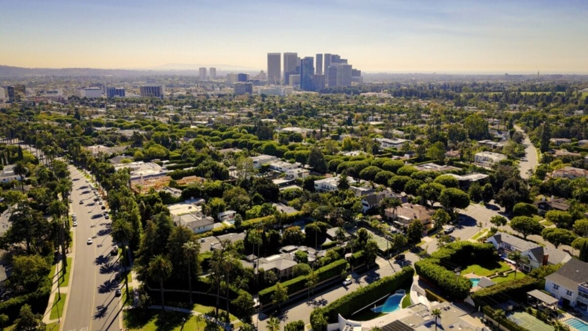 9 ZIP Codes Where Millionaires Live: Inside America's Most Exclusive Neighborhoods 3 9 ZIP Codes Where Millionaires Live: Inside America's Most Exclusive Neighborhoods - beverly hills california ss2391759995