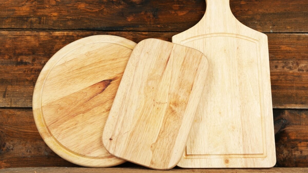 10 Kitchen Items You Need to Get Rid of Immediately - cutting board dp61046725