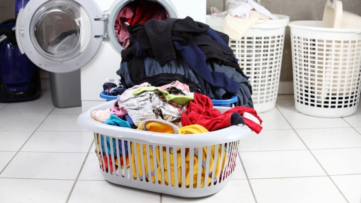 34 Mistakes to Avoid if You Want to Sell Your House 19 34 Mistakes to Avoid if You Want to Sell Your House - dirty clothes dp4582258