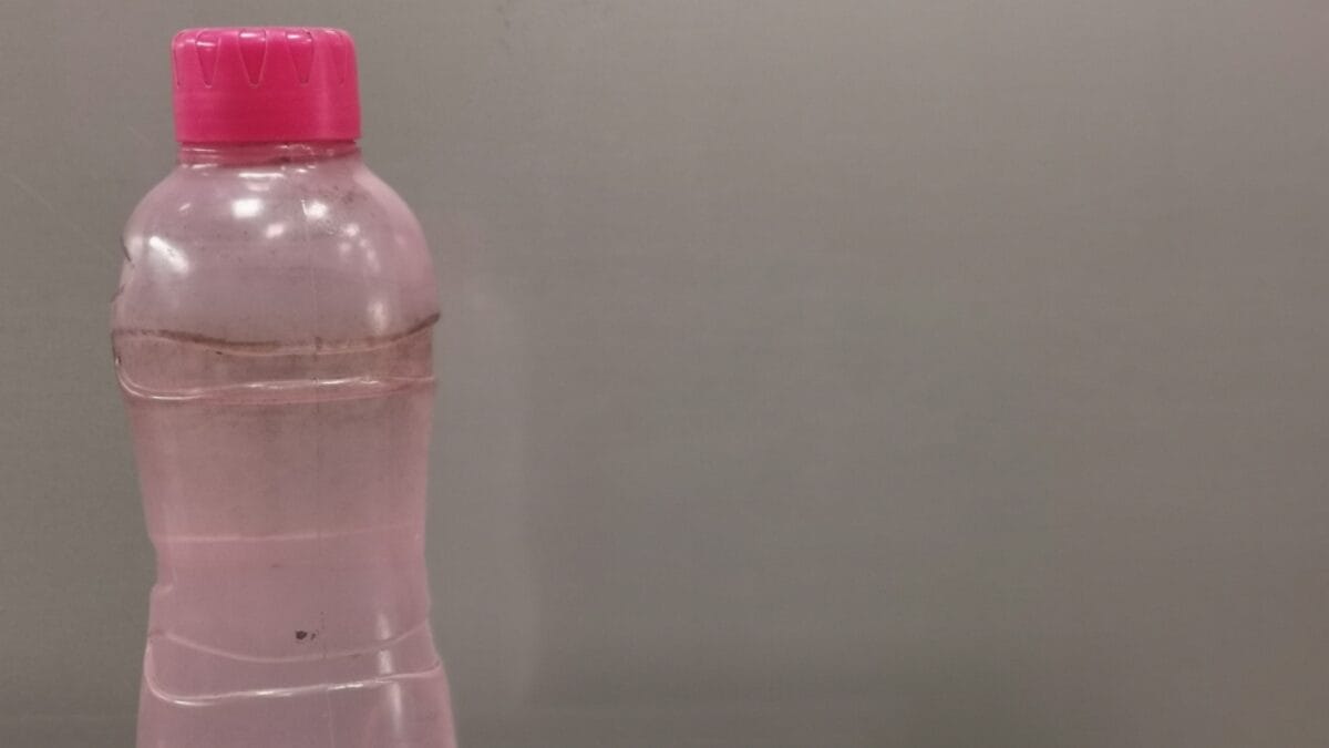 The Hidden Dangers of Your Water Bottle: Could It Be Making You Ill? 3 The Hidden Dangers of Your Water Bottle: Could It Be Making You Ill? - dirty water bottle ss1822895429