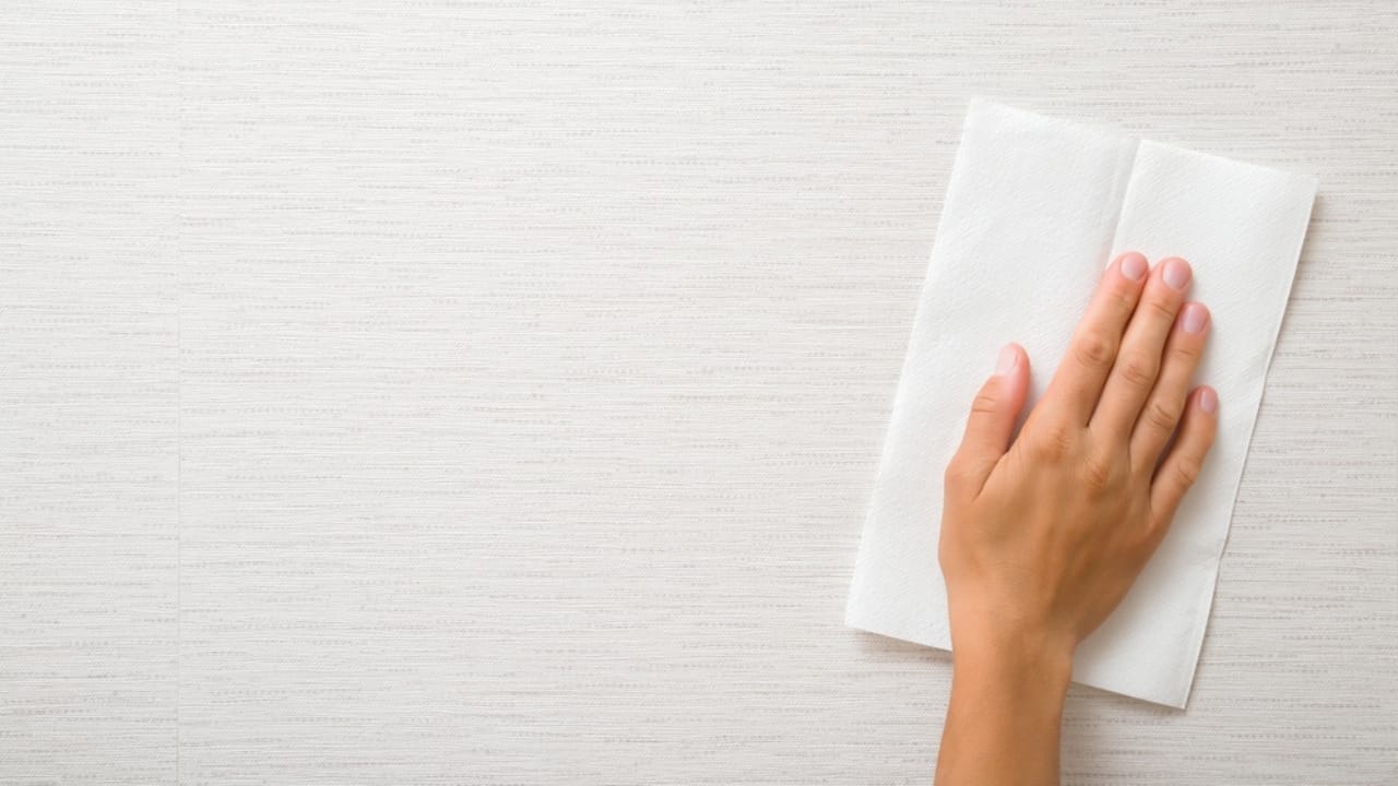 20 Brilliant Cleaning Tips You'll Wish You Knew Sooner 19 20 Brilliant Cleaning Tips You'll Wish You Knew Sooner - drysheet cleaning baseboard ss2341778941