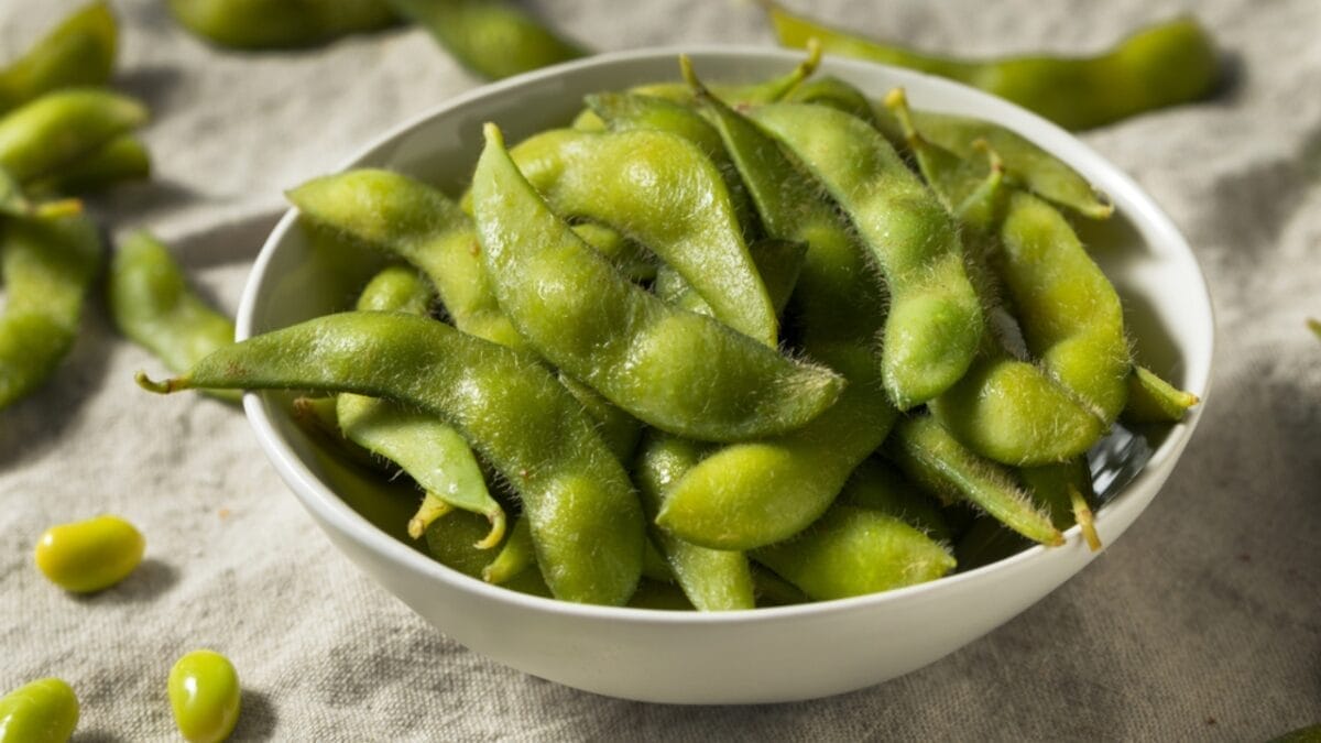 45% of Older Adults Have Age-Related Muscle Loss: 17 High-Protein Plants You Can Grow in Your Garden 9 45% of Older Adults Have Age-Related Muscle Loss: 17 High-Protein Plants You Can Grow in Your Garden - edamame beans dp338503008