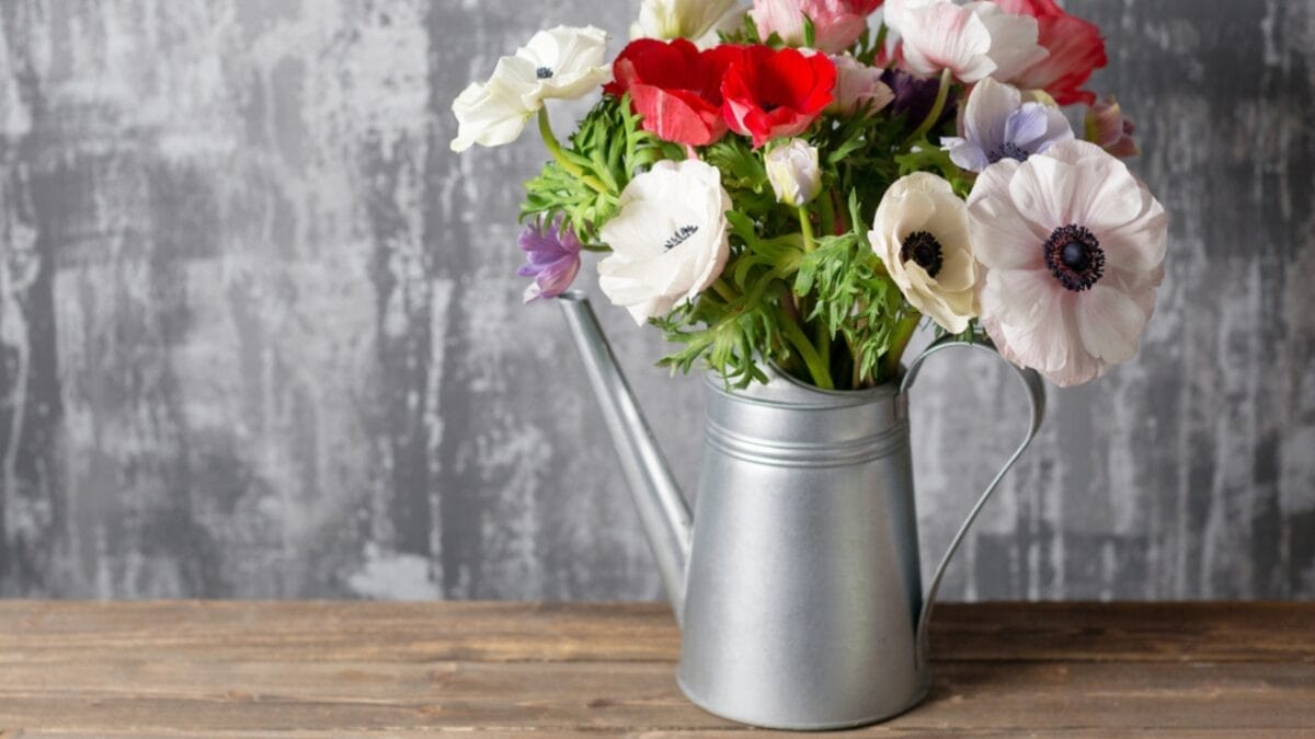 15 Ingenious Life Hacks from 100 Years Ago That Still Work 16 15 Ingenious Life Hacks from 100 Years Ago That Still Work - flower vase metal dp175882080