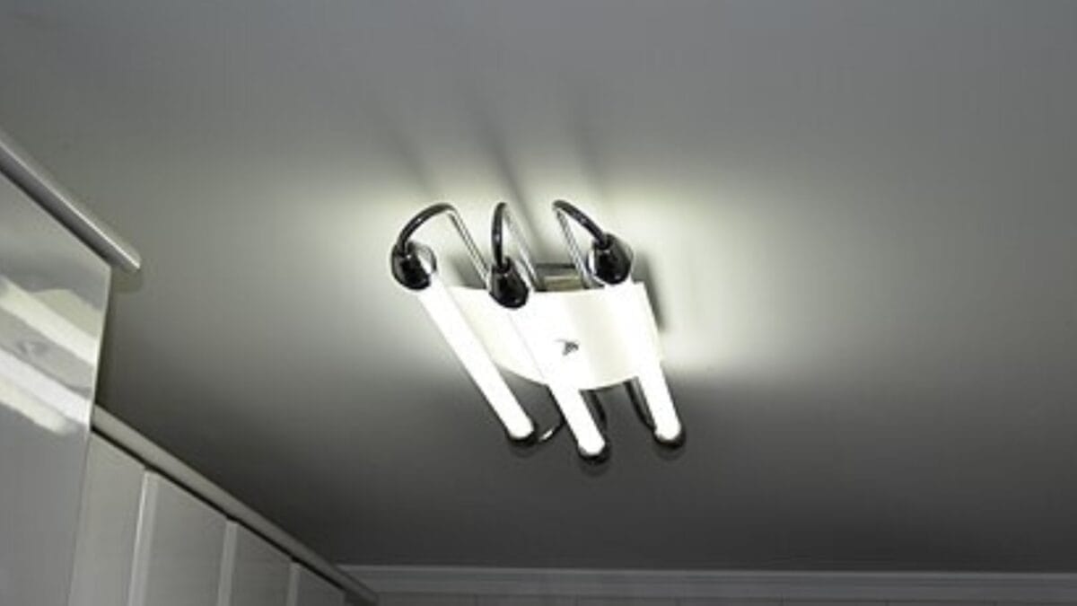 19 Things Every Household in the 70s Had That No One Has Today 20 19 Things Every Household in the 70s Had That No One Has Today - fluorescent wc