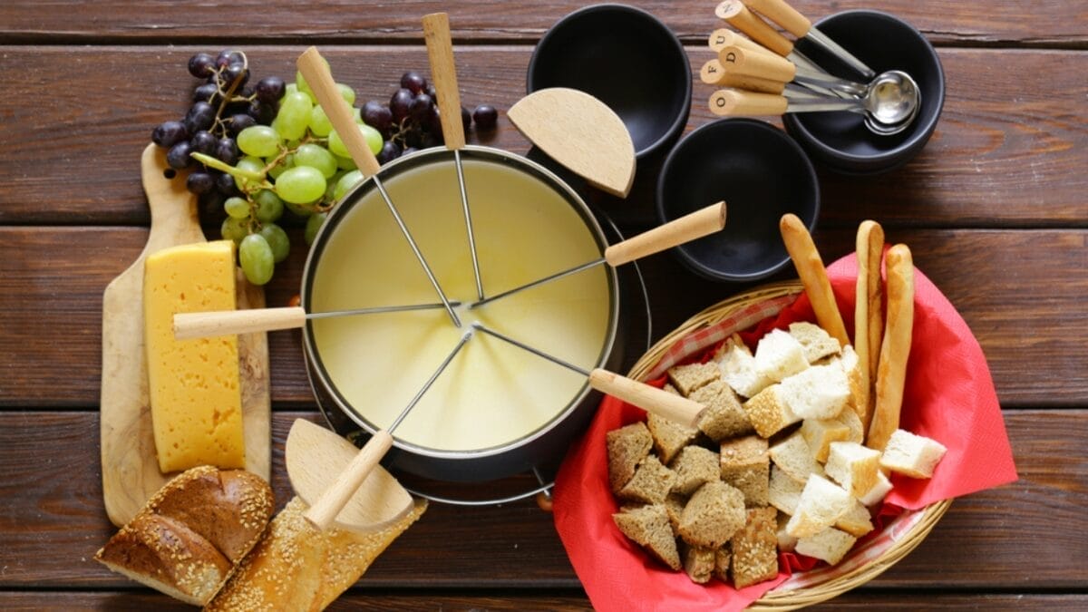 19 Things Every Household in the 70s Had That No One Has Today 13 19 Things Every Household in the 70s Had That No One Has Today - fondue cheese set ss462287734