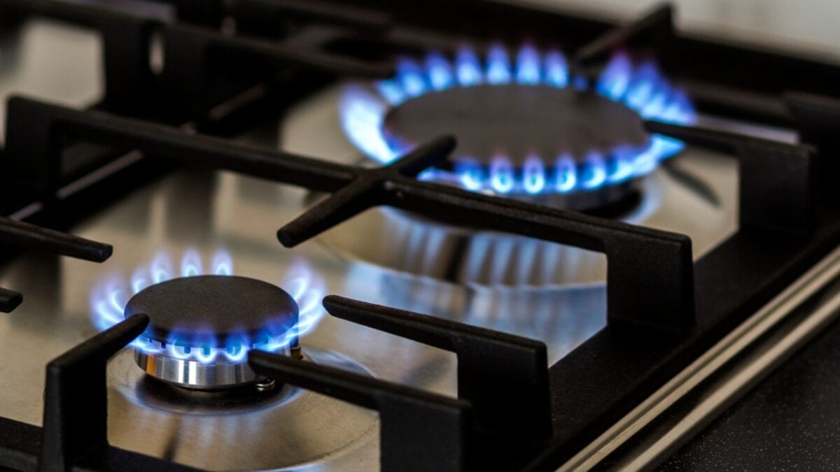 U.S. Safety Agency Eyes Ban on Gas Stoves Citing Health Issues 3 U.S. Safety Agency Eyes Ban on Gas Stoves Citing Health Issues - gas stove dp184789904