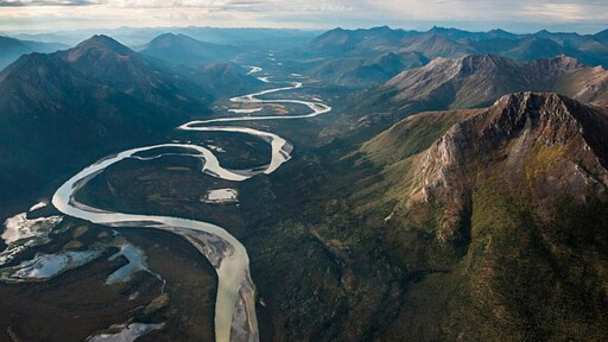 The Most Isolated, Off-the-Grid Spots in Each U.S. State You&rsquo;ll Want to Visit&nbsp; - gates of the arctic national park alaska wc