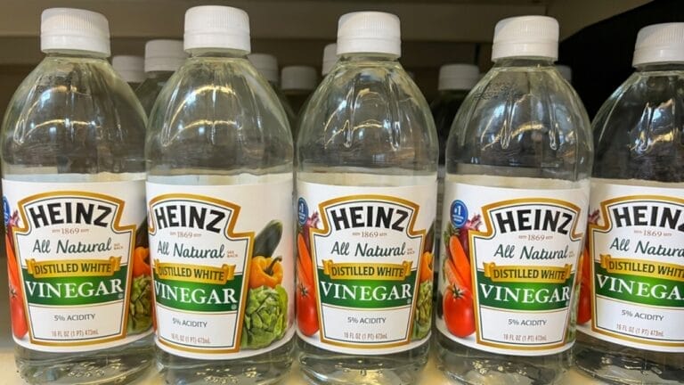 7 Household Items to Avoid Cleaning with Vinegar 5 7 Household Items to Avoid Cleaning with Vinegar - heinz white vinegar ss2274010787