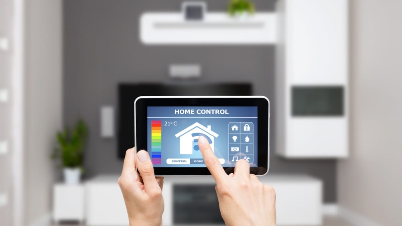 Don’t Get Caught Unprepared: 16 Ways to Defend Your Home from Burglars 4 Don’t Get Caught Unprepared: 16 Ways to Defend Your Home from Burglars - home control techonology dp79399800