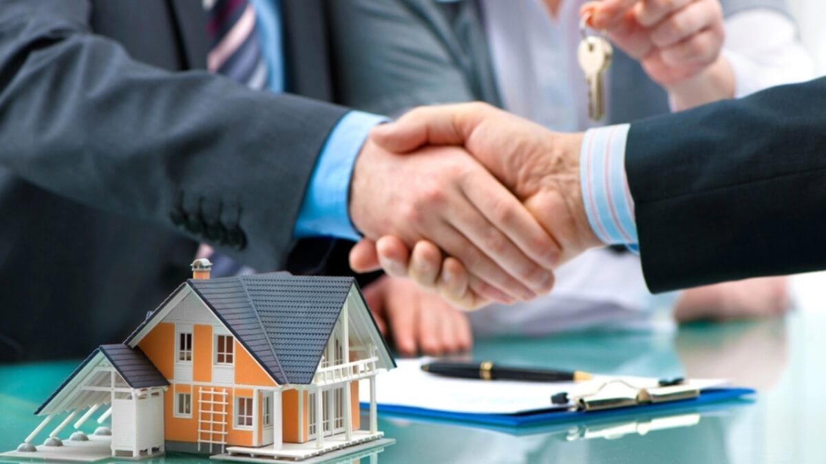 34 Mistakes to Avoid if You Want to Sell Your House 9 34 Mistakes to Avoid if You Want to Sell Your House - house negotiation dp99109610