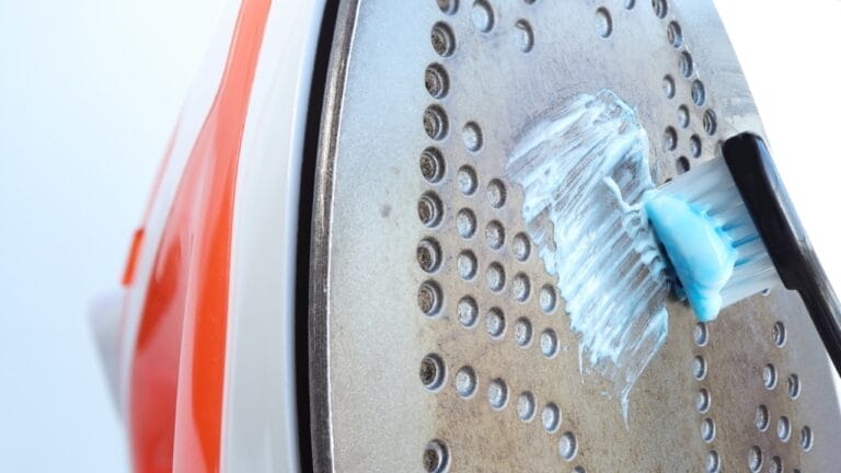 15 Household Items You Can Polish Up Using Toothpaste 10 15 Household Items You Can Polish Up Using Toothpaste - iron ss2390843833