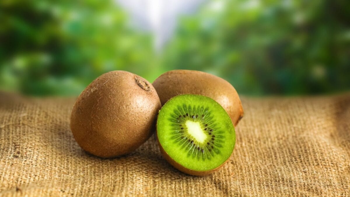 EWG’s 2024 Fruit & Veggie Dirty Dozen (Highest in Pesticides) & Clean 15 Lists - kiwi ss1916709467