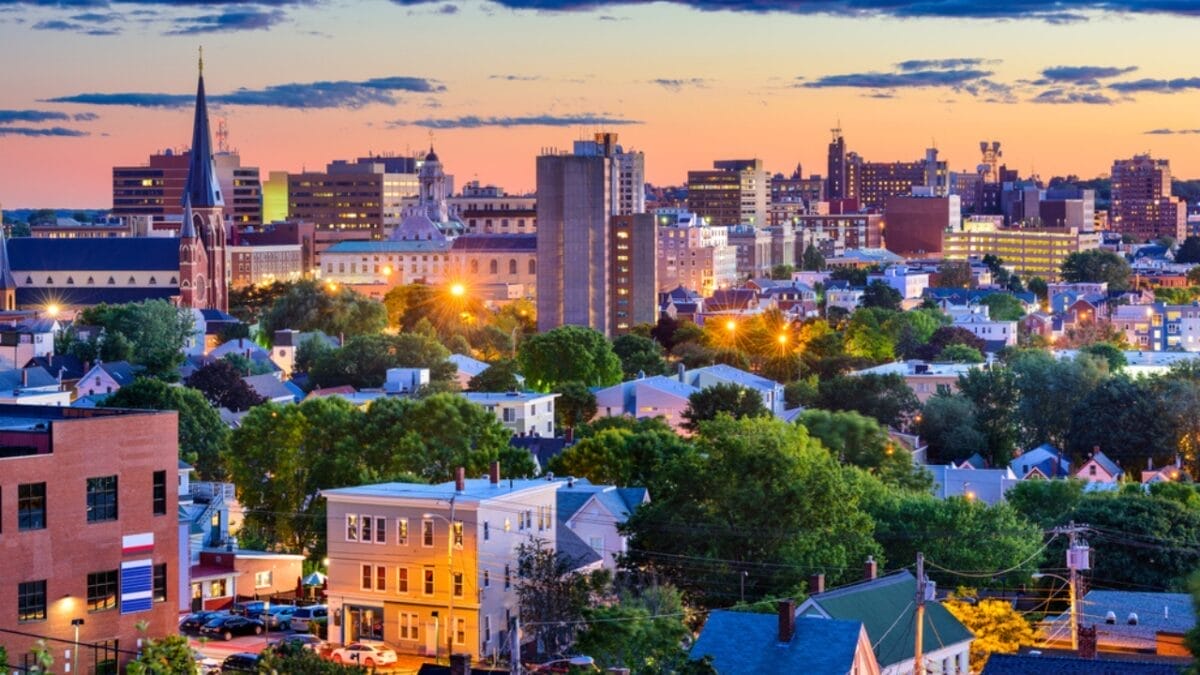 8 States That Put Dogs' Best Interests First in Divorce Proceedings 5 8 States That Put Dogs' Best Interests First in Divorce Proceedings - maine city dp126909008