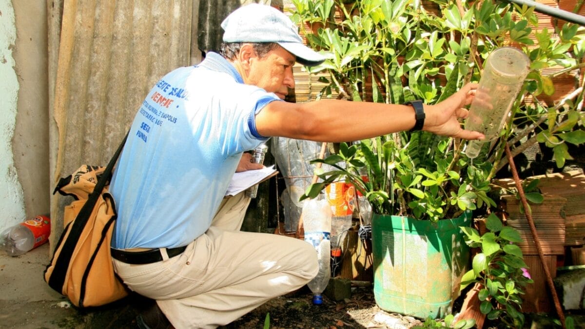 This Easy, Low-Cost Bucket Trap Method Obliterates Mosquitoes 4 This Easy, Low-Cost Bucket Trap Method Obliterates Mosquitoes - man cleaning bottle ss1817772872