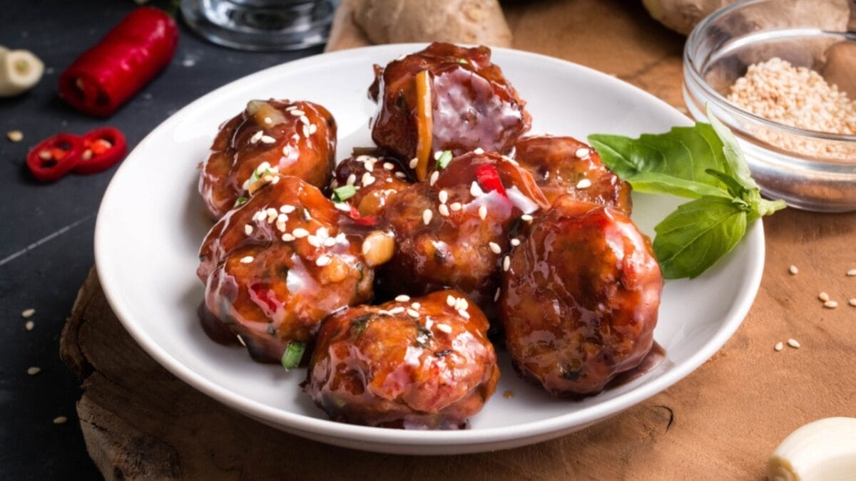 10 Old-School Appetizers That People Still Love Today 11 10 Old-School Appetizers That People Still Love Today - meatballs ss1059882494