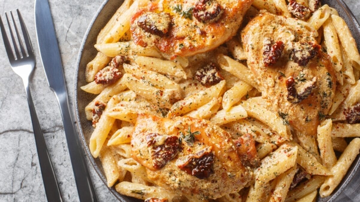 This Chicken Recipe Is So Good, It Might Just Get You a Proposal - merry me chicken with pasta food ss2427650205