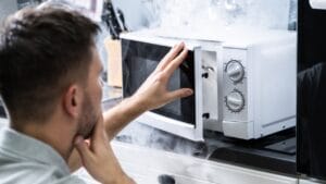 5 Foods You Should't Microwave & How to Reheat Them Like a Pro 1 5 Foods You Should't Microwave & How to Reheat Them Like a Pro - microwave ss1575444091
