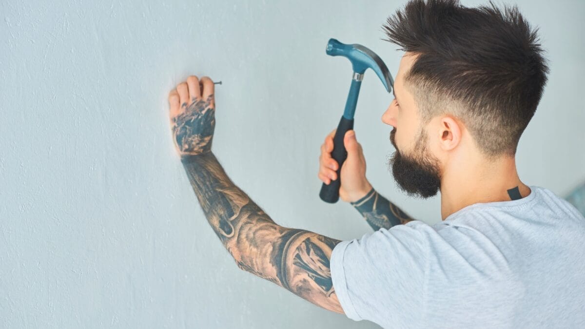 15 Household Items You Can Polish Up Using Toothpaste 16 15 Household Items You Can Polish Up Using Toothpaste - nail wall dp 220422758