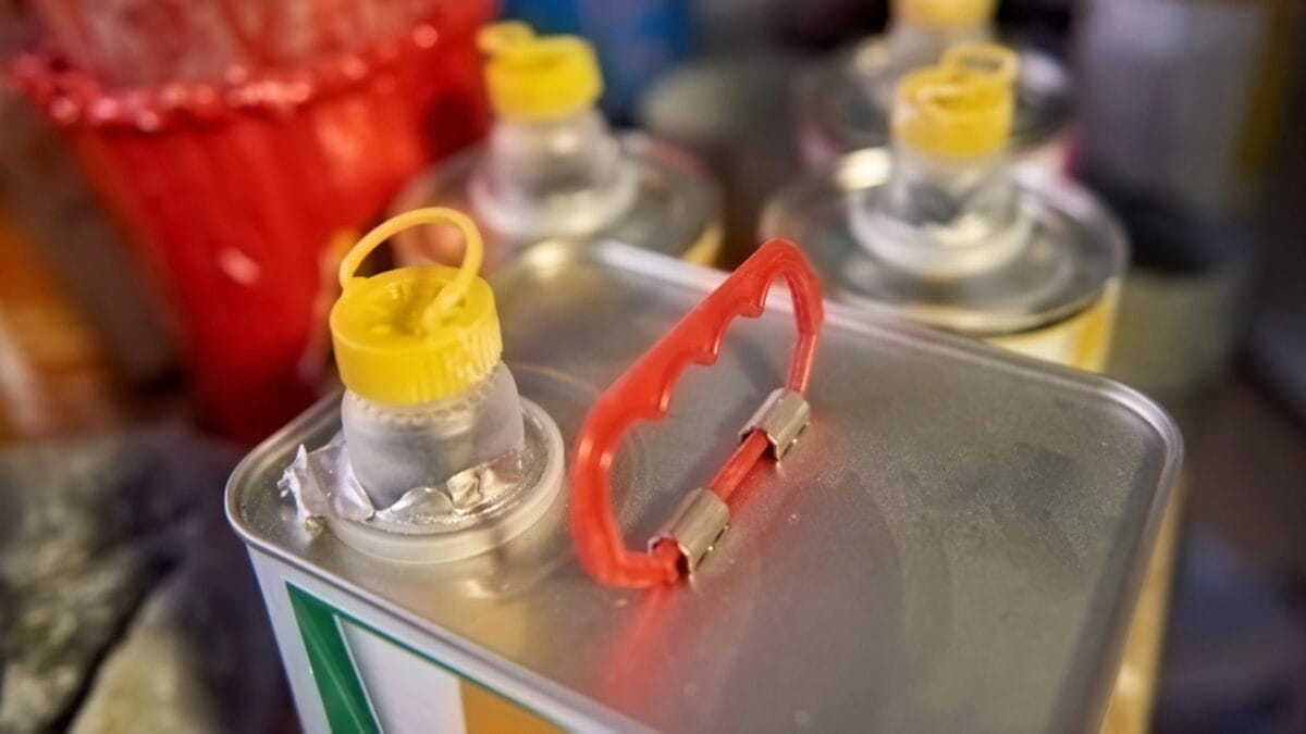 16 Foolproof Ways to Scrub Out Those Stains & Have Your Driveway Gleaming Like New 17 16 Foolproof Ways to Scrub Out Those Stains & Have Your Driveway Gleaming Like New - paint thinner dp175921838