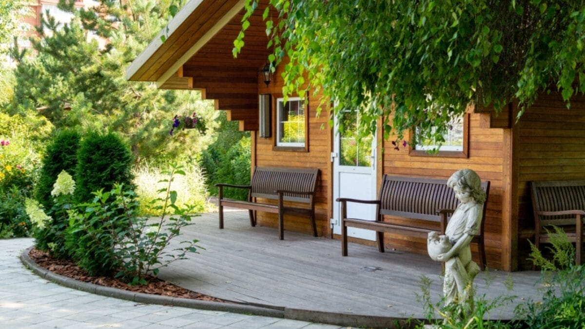 15 Things You Can Do to Upgrade Your Patio for the Summer 15 15 Things You Can Do to Upgrade Your Patio for the Summer - patio with art ss2440487815