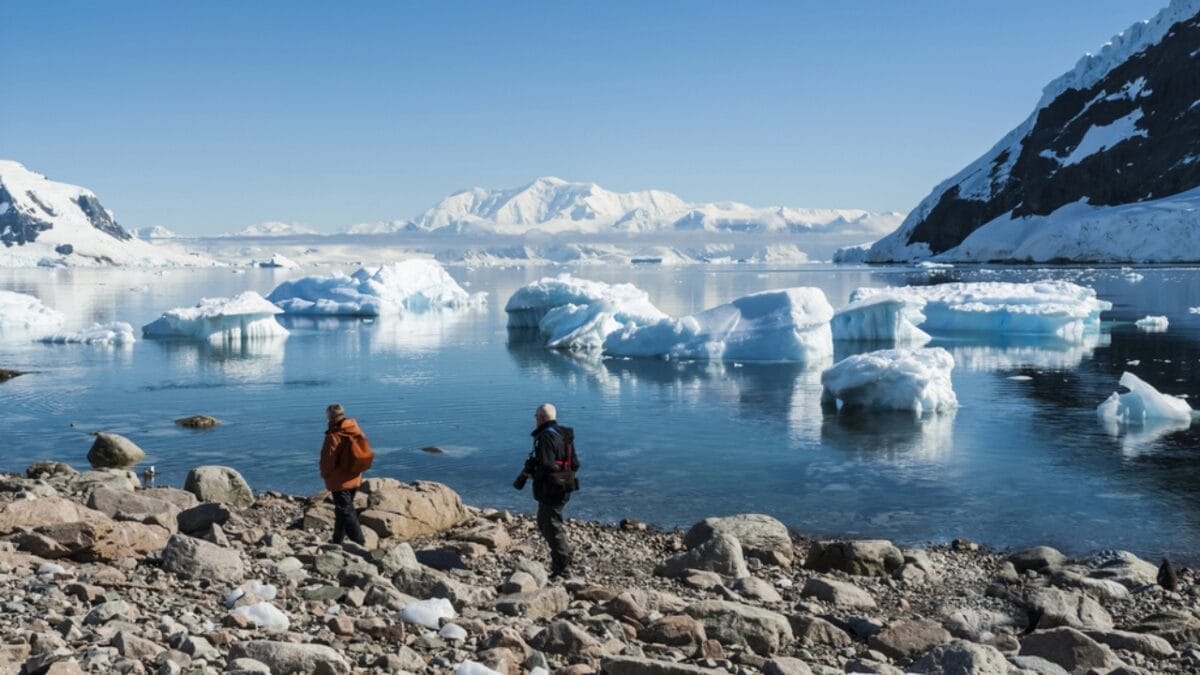 Antarctica Plummets Into Record Lows During Worldwide Heat Surge 4 Antarctica Plummets Into Record Lows During Worldwide Heat Surge - people in antartica cold dp320883434 1