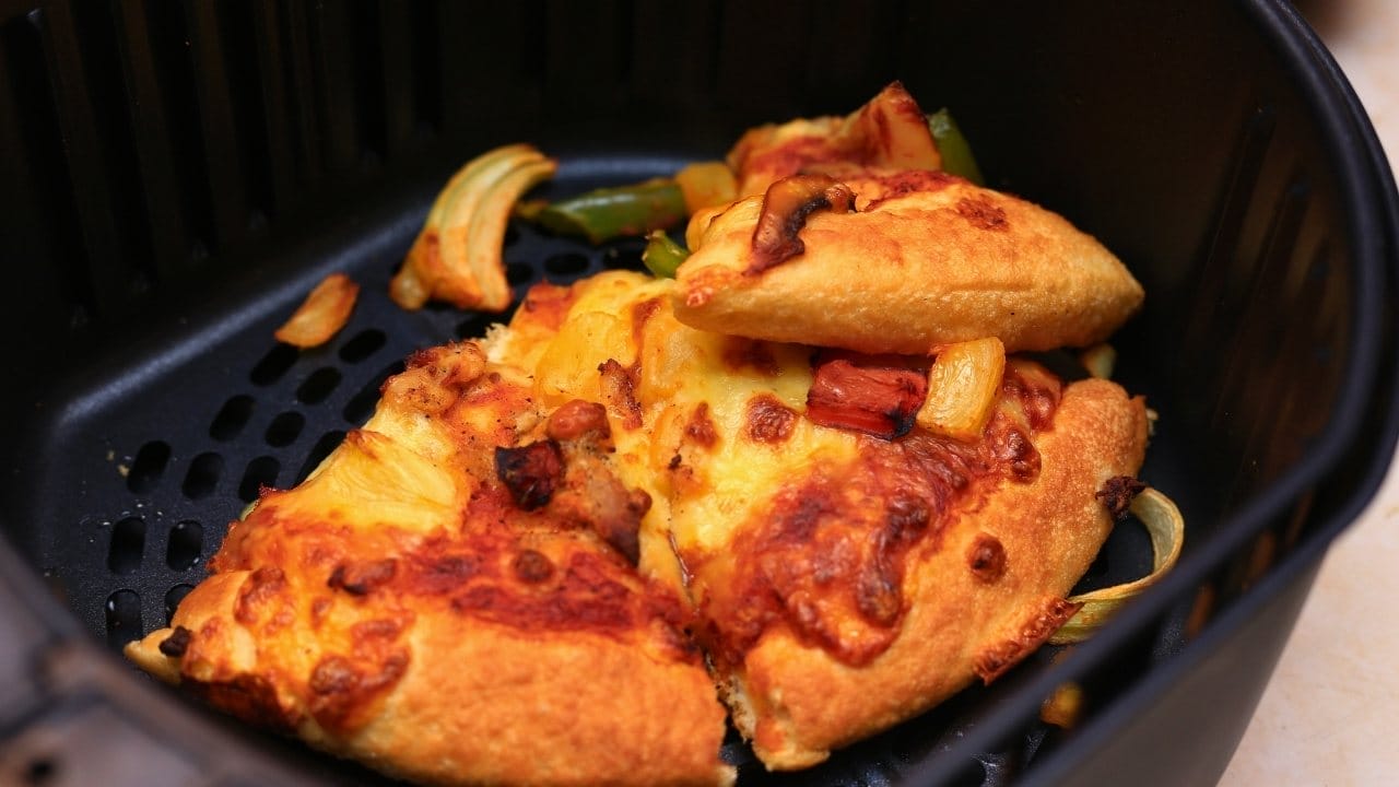 how to reheat pizza in air fryer (and 3 other ways that actually work) 2 how to reheat pizza in air fryer (and 3 other ways that actually work) - pizza in black air fryer s682107331dnoh