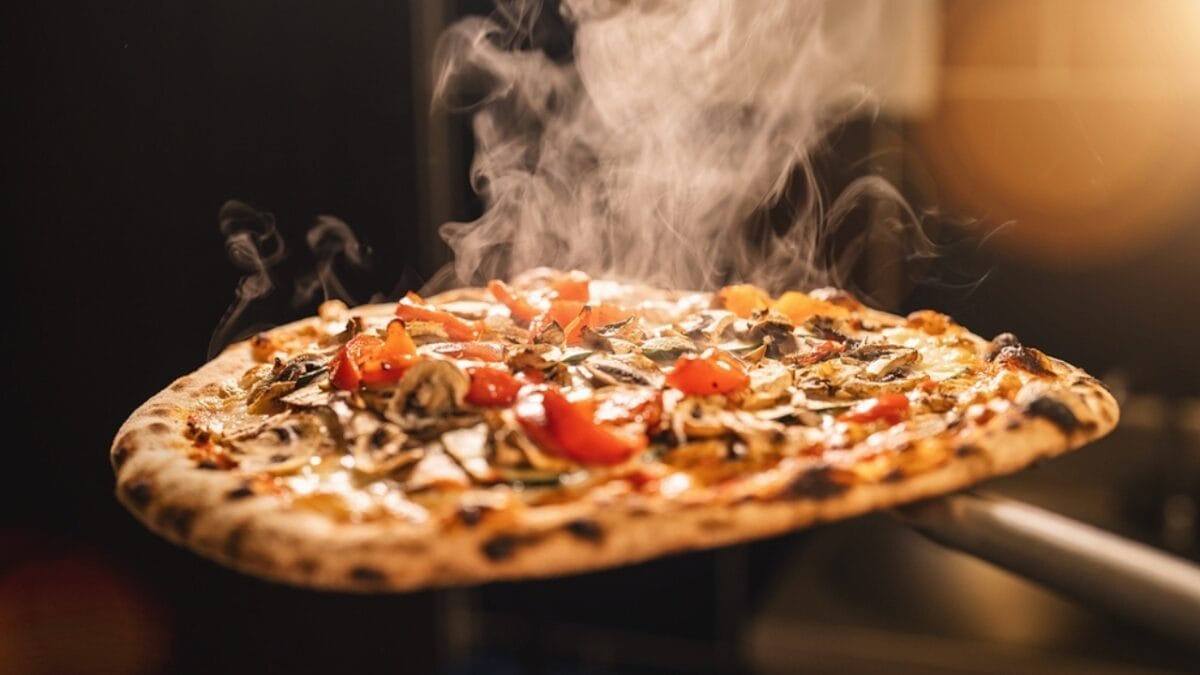 5 Foods You Should't Microwave & How to Reheat Them Like a Pro - pizza ss2213218685